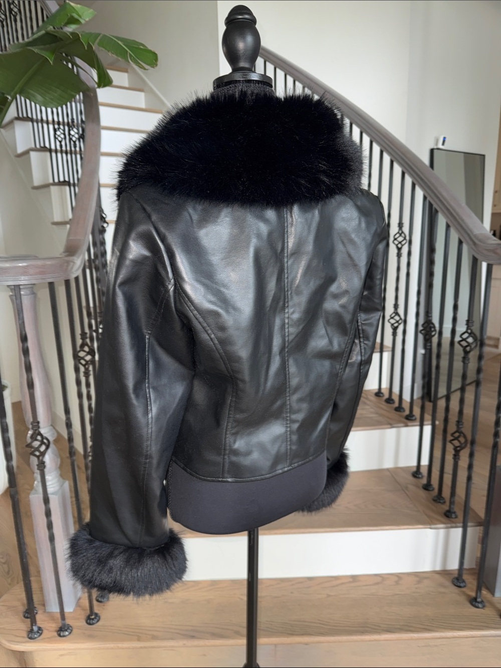 NWOT Azalea Wang Black Faux Fur Trim Leather Cropped Jacket (Medium) - Picture 4 of 7